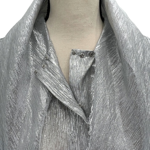 MARC JACOBS FOR BERGDORF GOODMAN SILVER SILK LAMÉ TOP - Picture 9 of 16